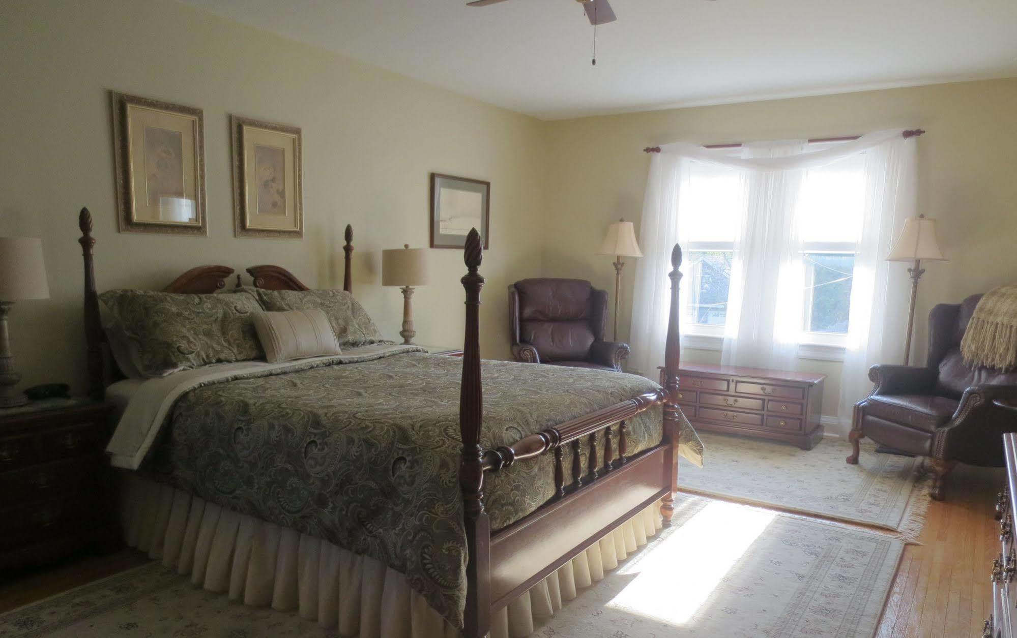 Robinsong Bed and Breakfast Thorold Esterno foto