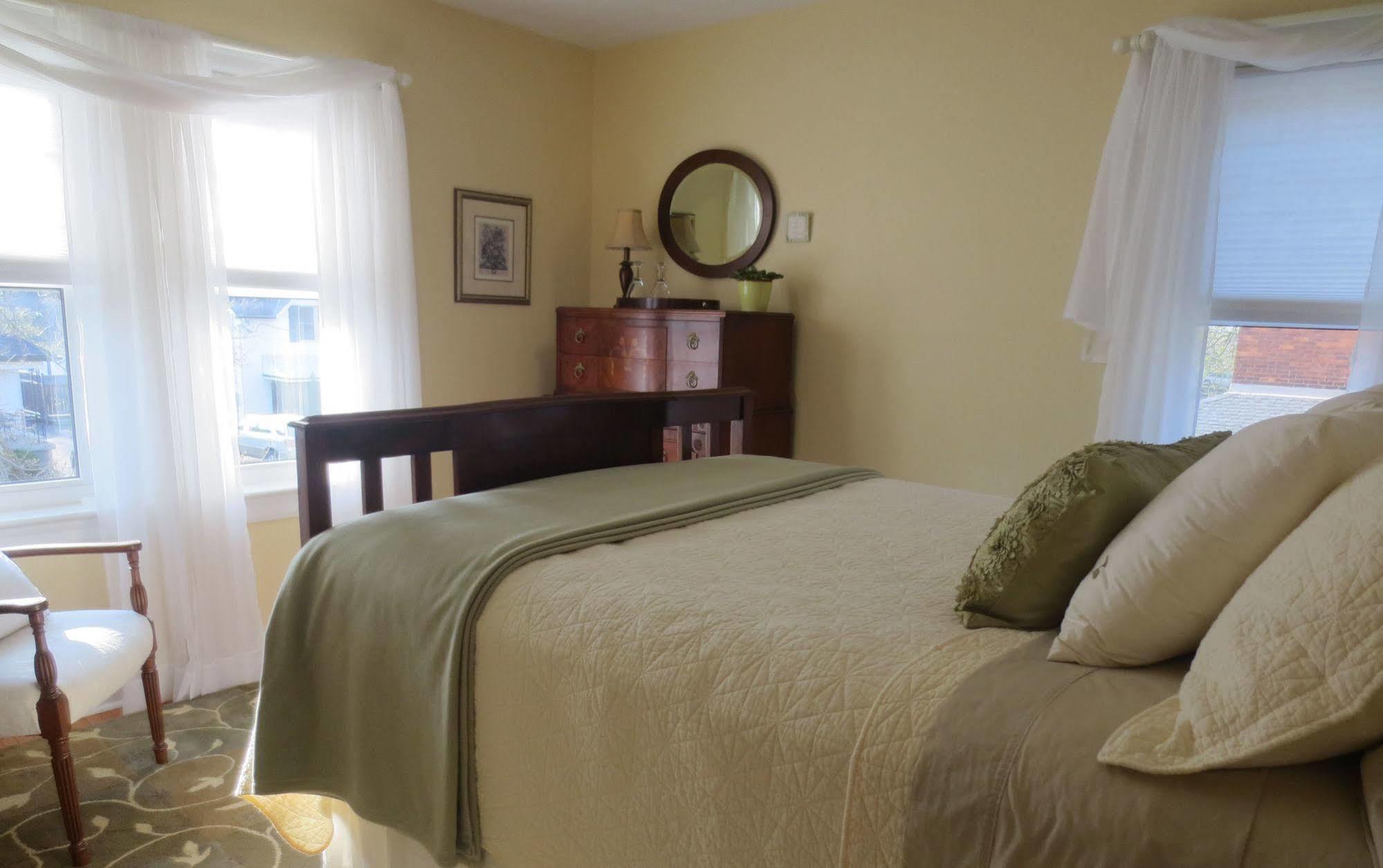 Robinsong Bed and Breakfast Thorold Esterno foto